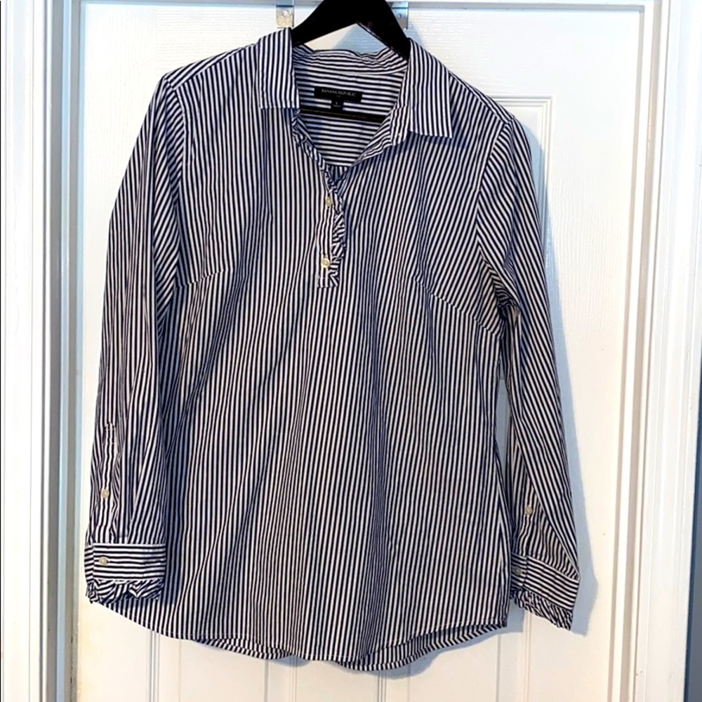 Long sleeve dress shirt.